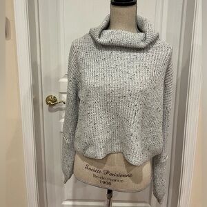 Turtle neck sweater with zipper details